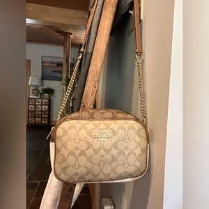 Coach purse with adjustable strap.